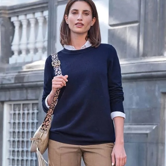 Elegant Navy Women's Crew Neck Sweater - Picture 1 of 10